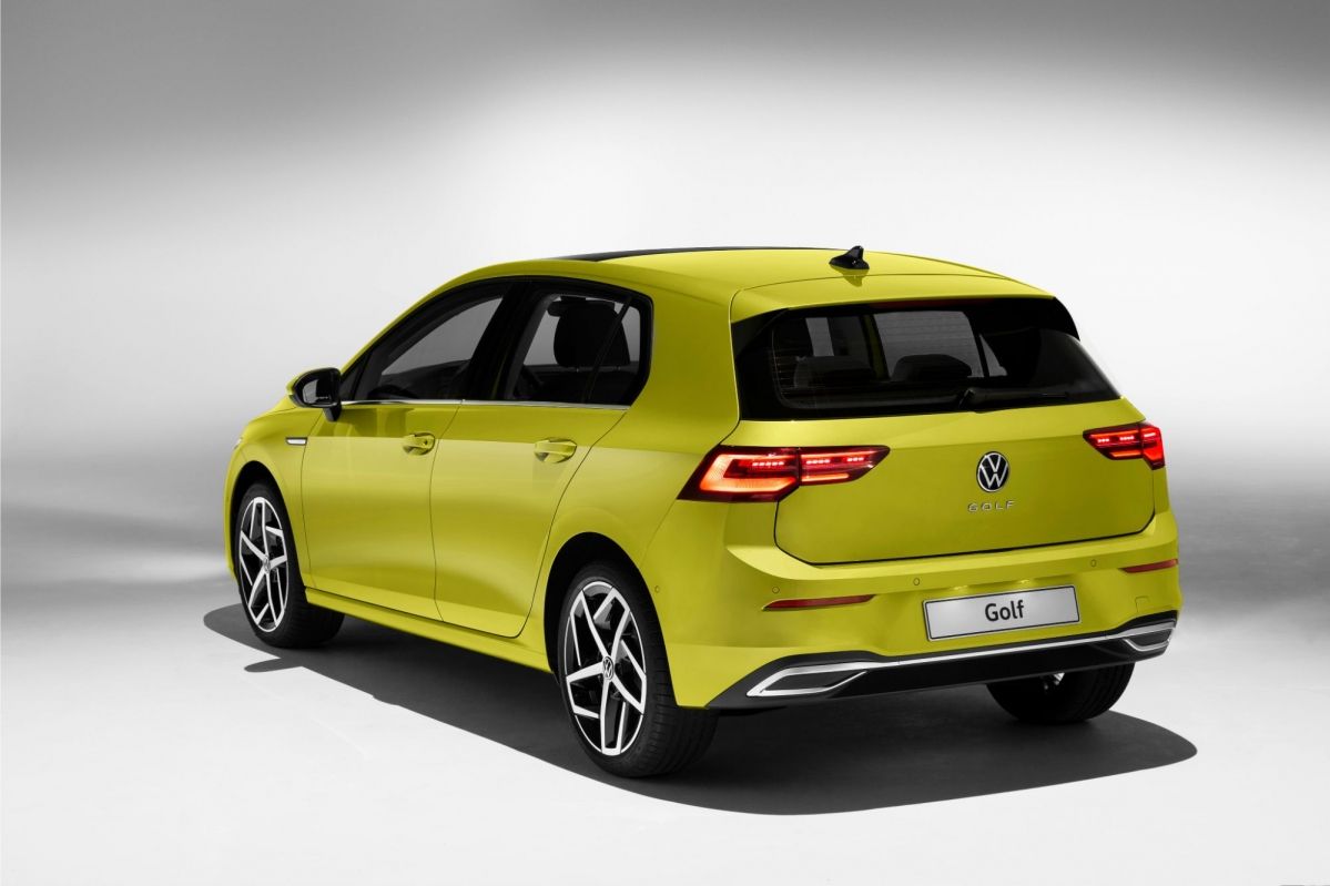 Volkswagen has unveiled the eighth generation of the iconic compact model. With a digital interior, two-hybrid versions right from the start and new diesel engines, the Golf wants to make an impression.